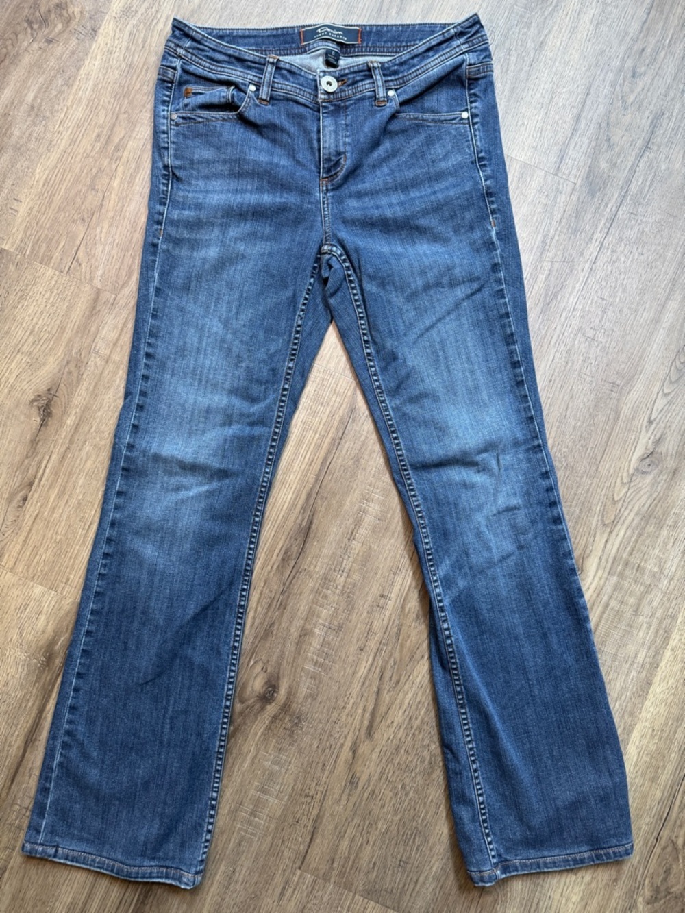 Tommy Bahama Denim Women's Boot Cut Jeans - Heritage Wash - Size 6 TW14811